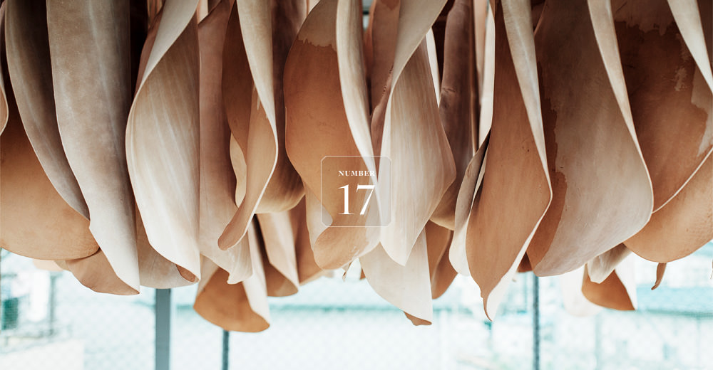 CORDOVAN—Dyeing section 引き継がれた水染め