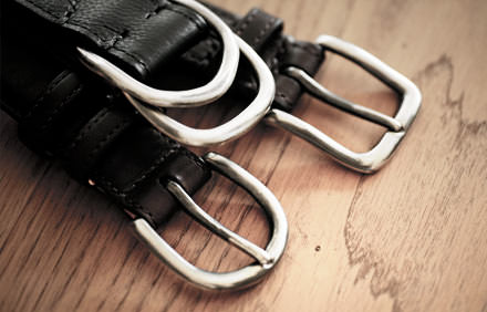 バックルは“ベルトの顔”存在感のあるバックルづくりを