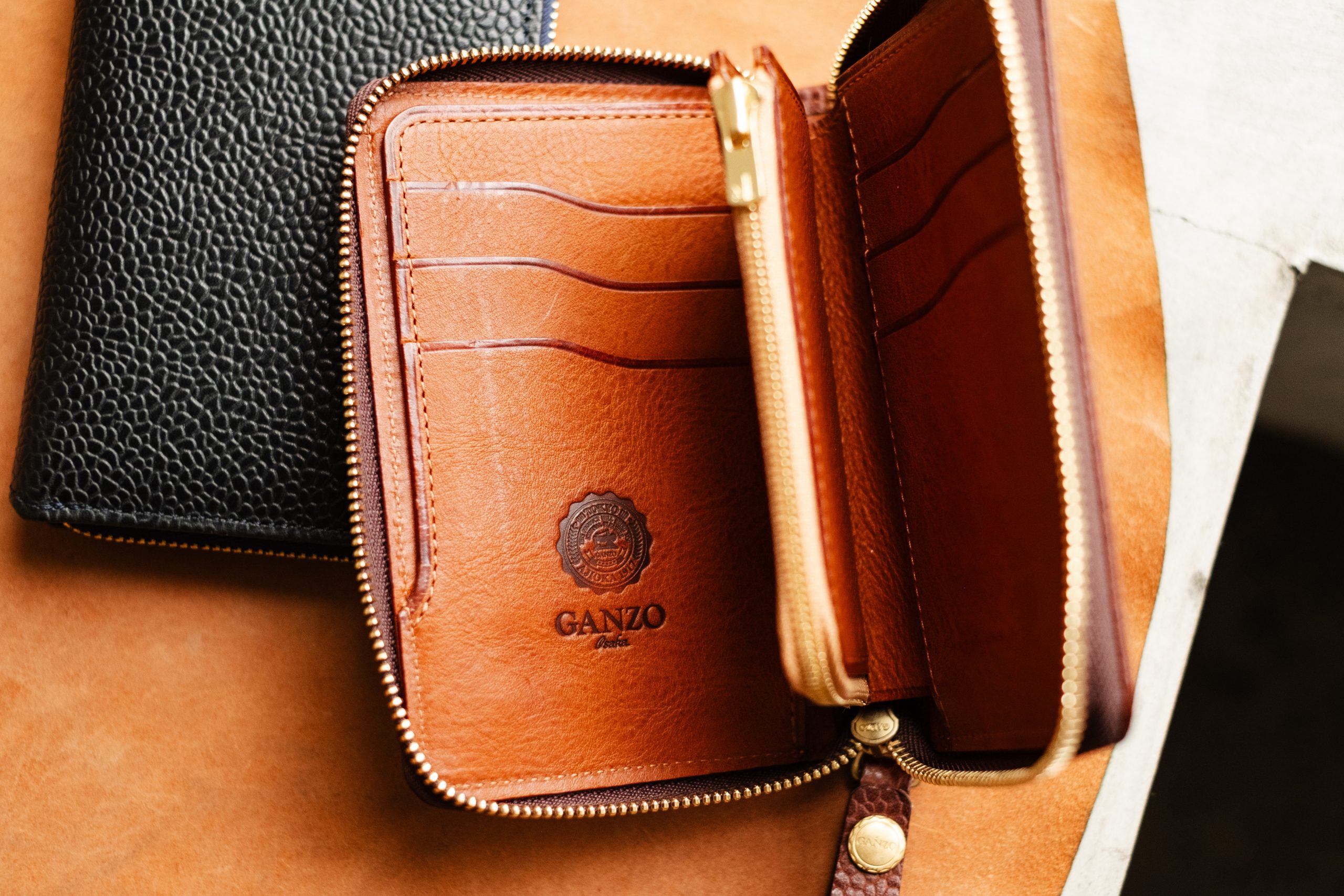 ”モバイルウォレット”カラーサンプル2色