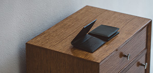 CORDOVAN R.C.シリーズから新作の縦型純札入れが登場