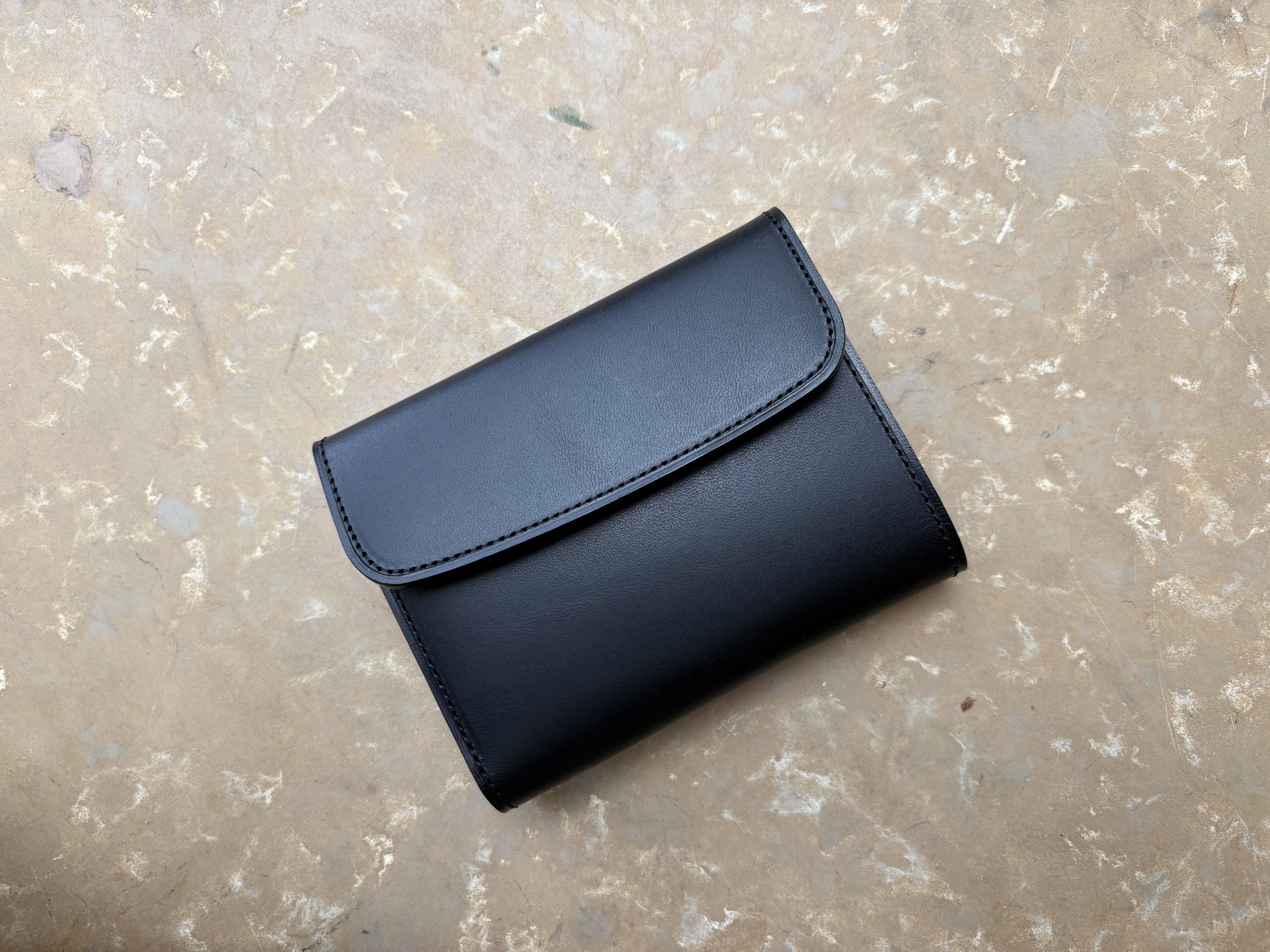 2025年度GANZO六本木店限定アイテム「BUTTERO Trifold Wallet」